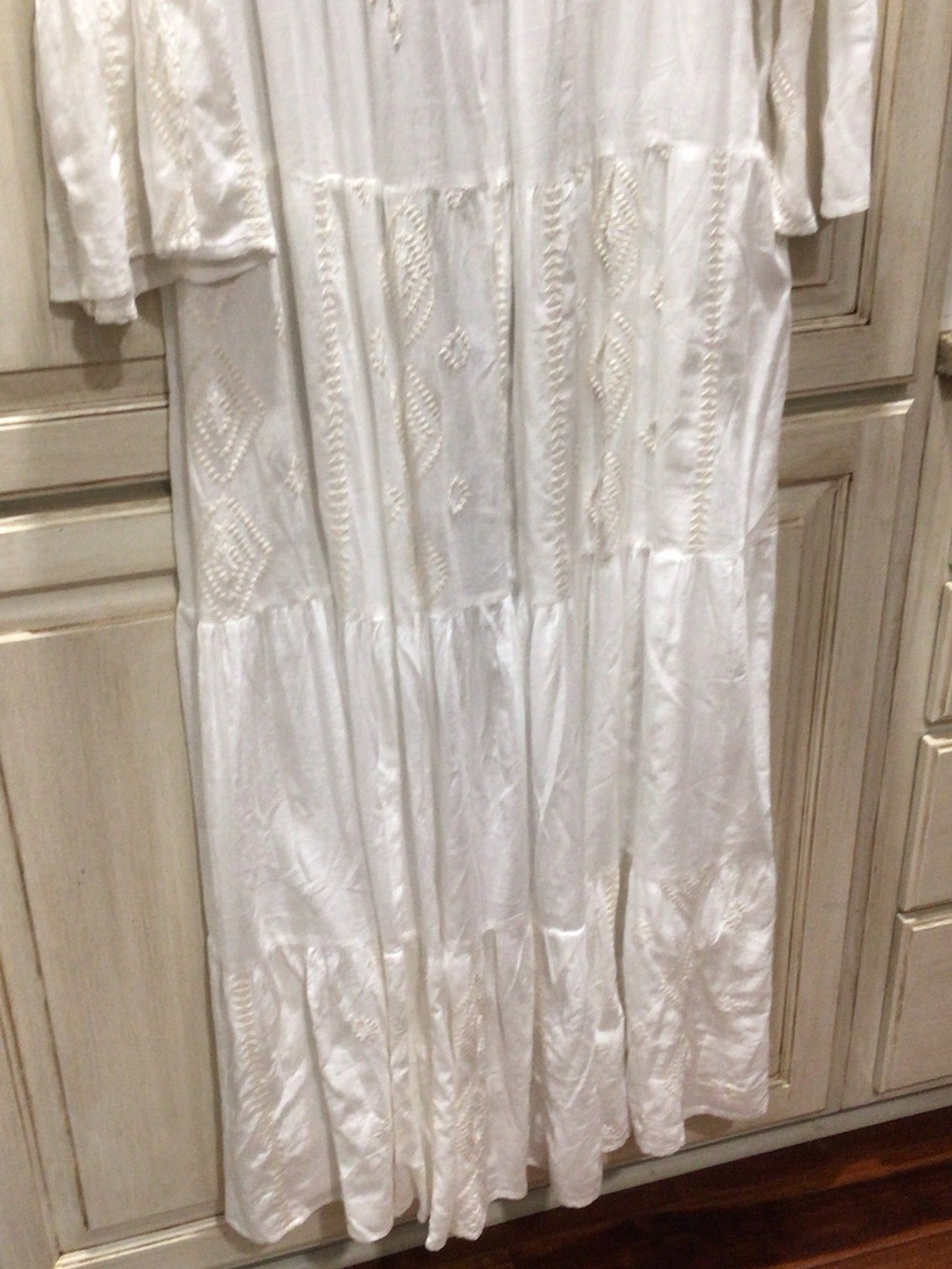 POL NWOT White Maxi Dress with Cream Embroidery & Ruffle 🩷 - Picture 6 of 8